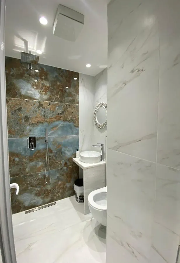 公寓 Apartament In Blloku In Front Of Taiwan 地拉那 阿尔巴尼亚