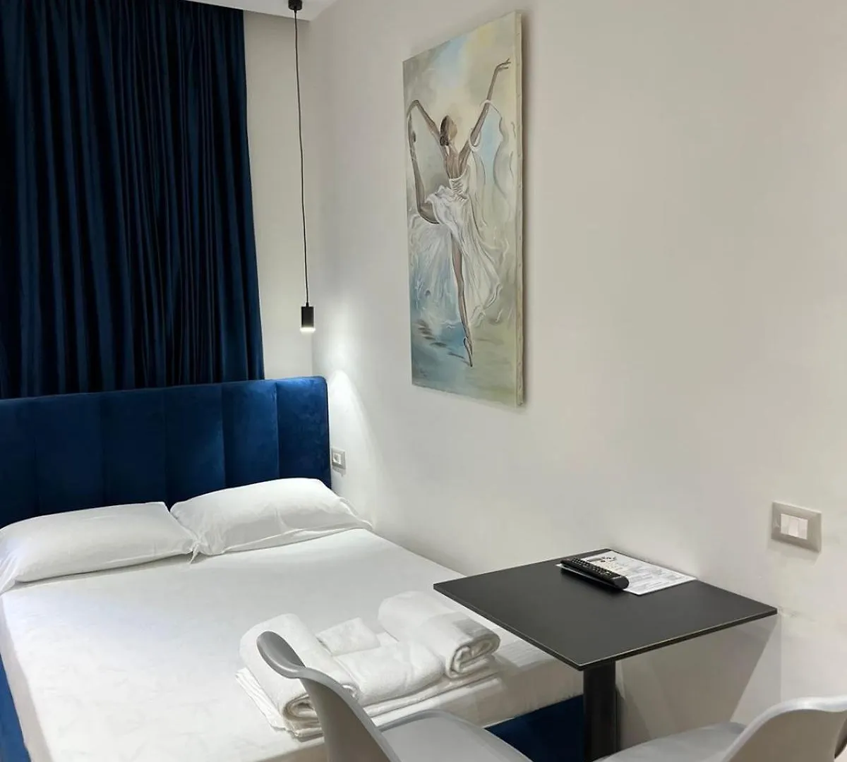 Apartament In Blloku In Front Of Taiwan 地拉那 0*,