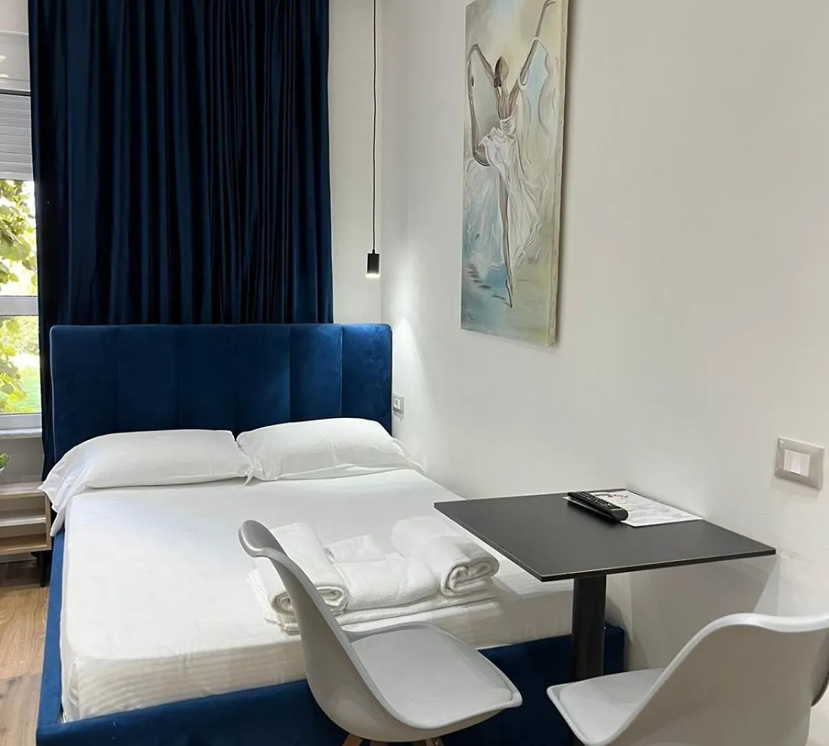 Apartament In Blloku In Front Of Taiwan 地拉那 0*,