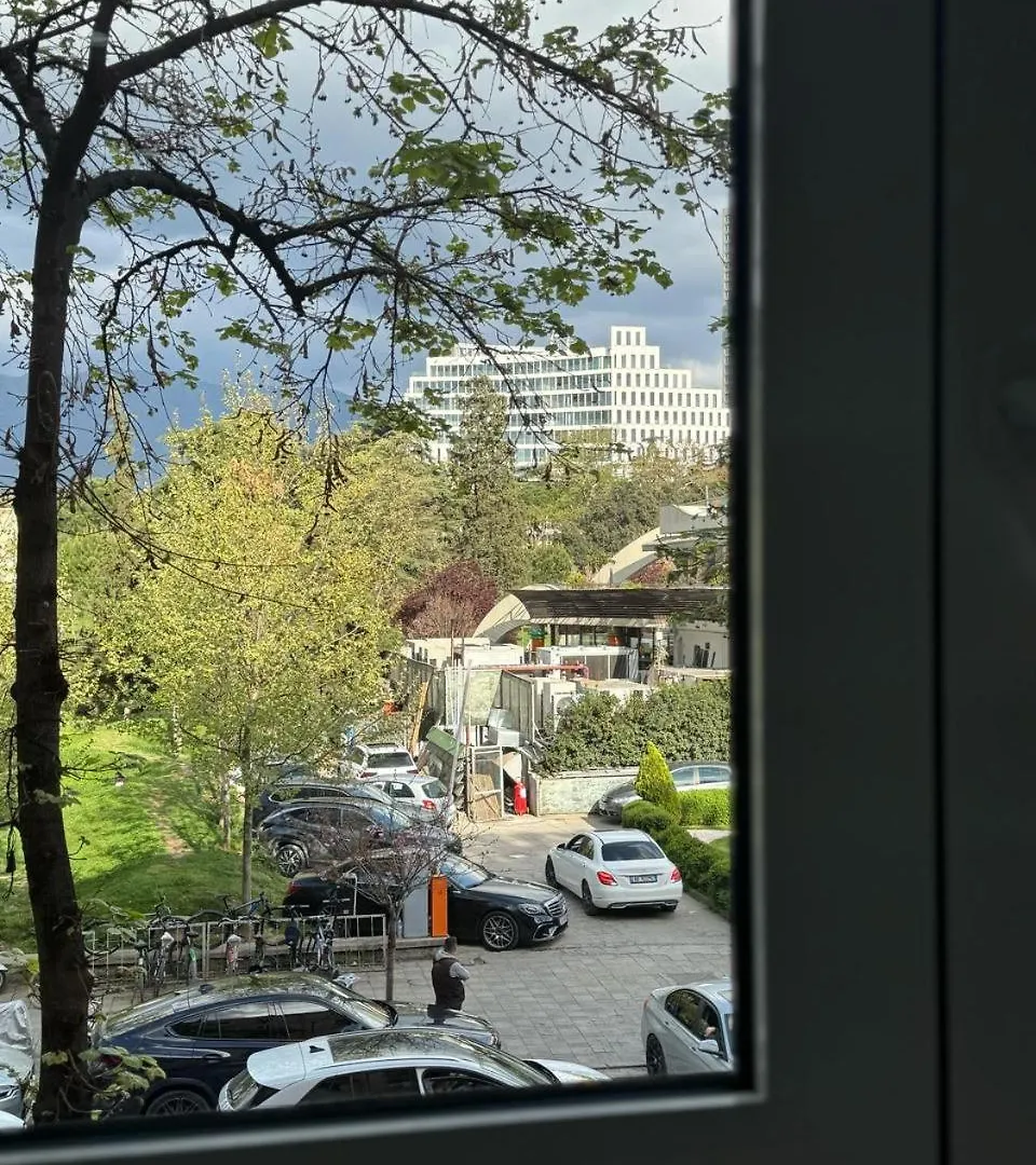 Apartament In Blloku In Front Of Taiwan 地拉那